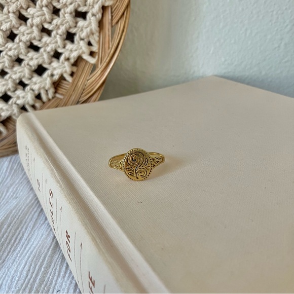 Gold Floral Signet Ring “Benecia” Victorian Oval Flat Bohemian Femme - Picture 8 of 12